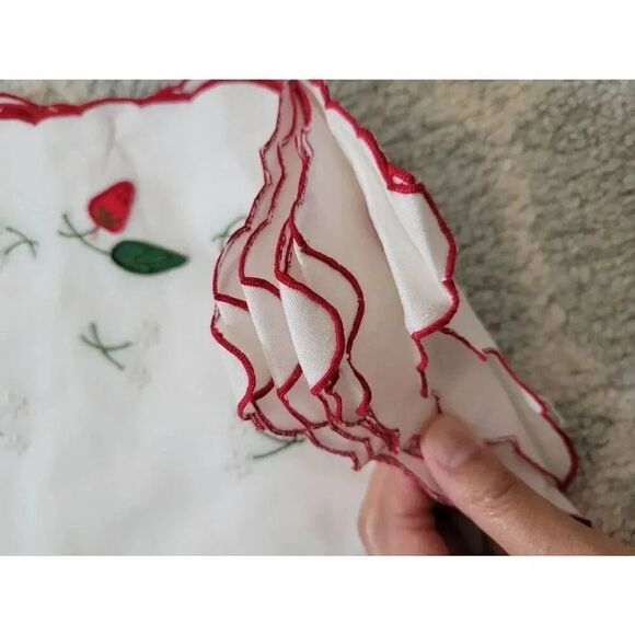 Vtg NEW "Strawberry" Embroidered Madeira Linen Set, 1 Table Runner, 8x Napkins a - Picture 10 of 12